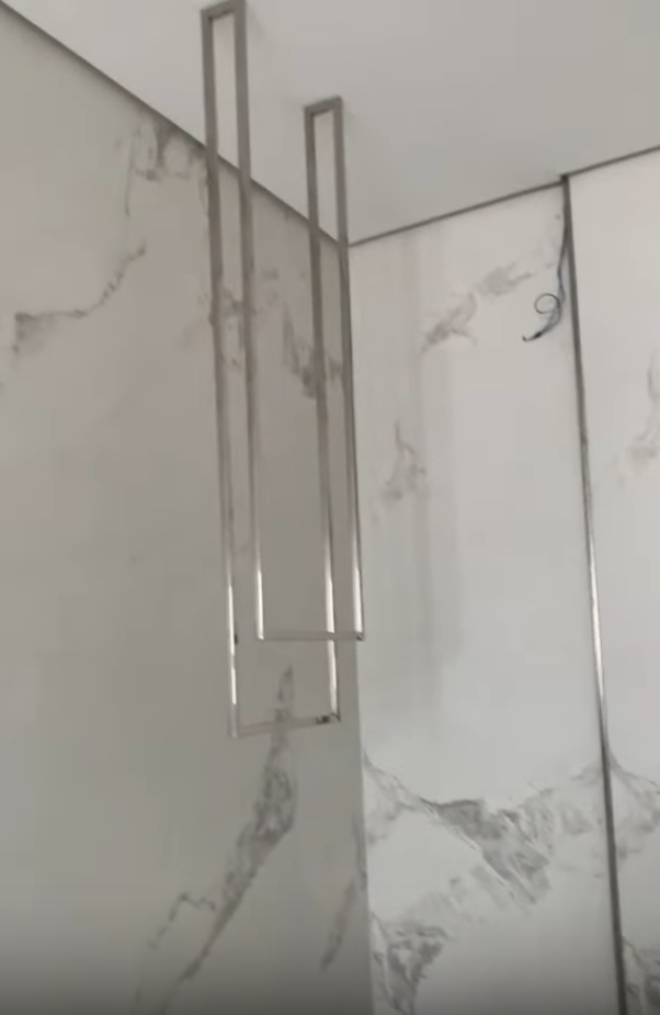 Box e porta-toalhas sob medida